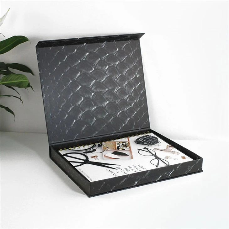 Petita Caja de Regalo Magnética .